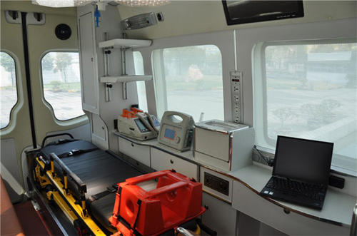 抚远市救护车内部